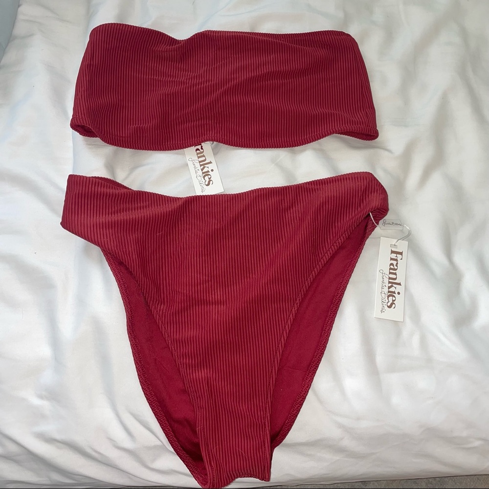 Frankie’s ribbed bikini